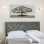 Studio Apartment Feather