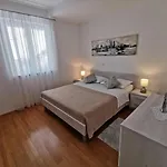 Studio Apartment Feather